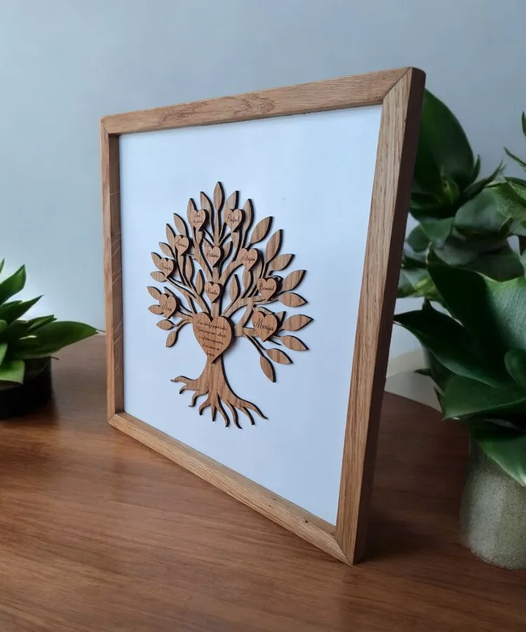 Personalizirano obiteljsko stablo s imenima kao poklon za 50 godina braka