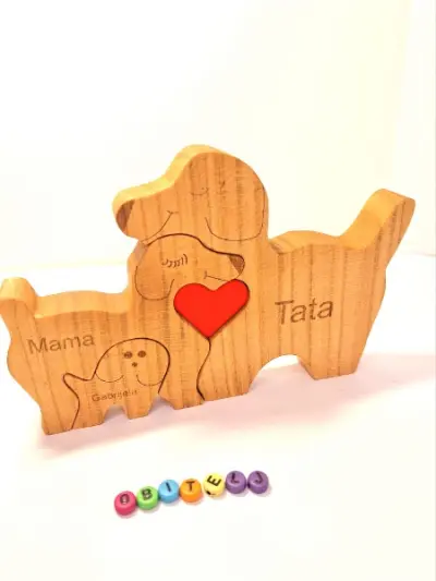 Personalizirani-poklon-za-obitelj-&ndash;-Drvena-obitelj-psica