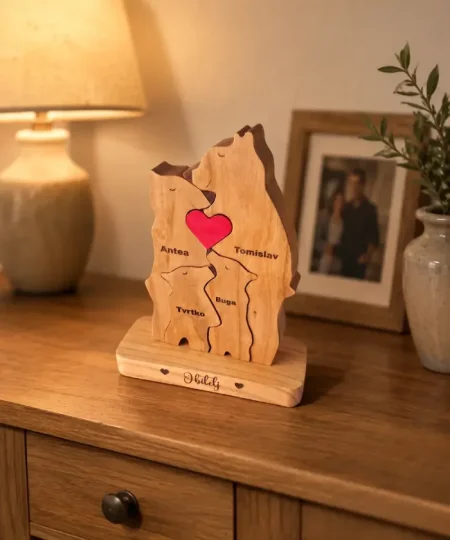 Personalizirana obitelj medvjedića s imenima i porukom po želji na postolju