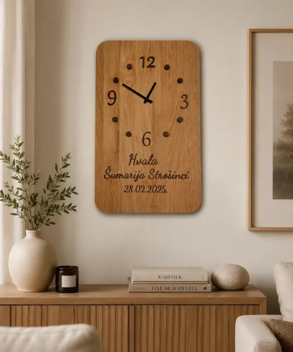 Zidni sat od slavonskog hrasta kao personalizirani poklon za mirovinu
